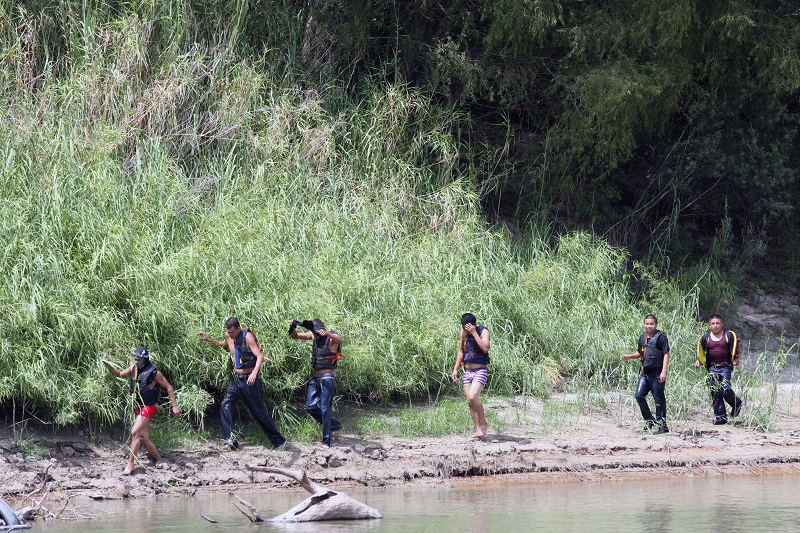 Immigrants: Turn Back! America Stinks! (According to the Left)