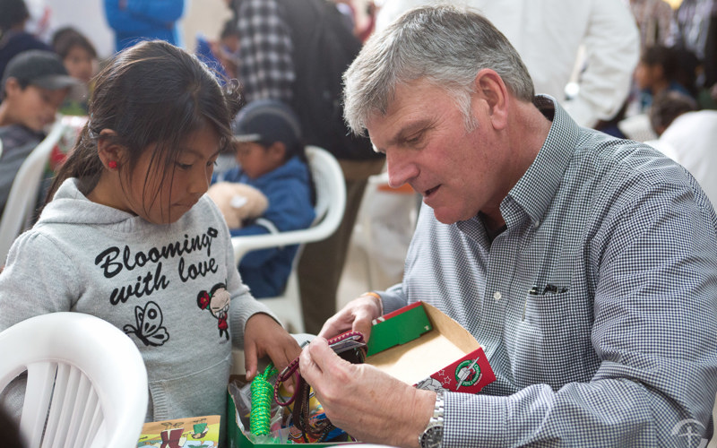 Ecuadorian Kids Get Gifts and the Gospel